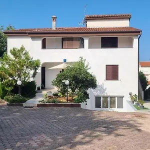 https://apartmani-cerova.in-istria.net